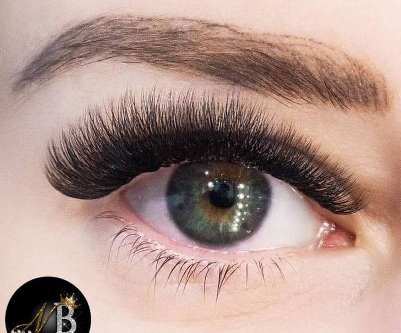 faktoren-die-die-haltbarkeit-der-wimpernverlängerung-beeinflussen-2