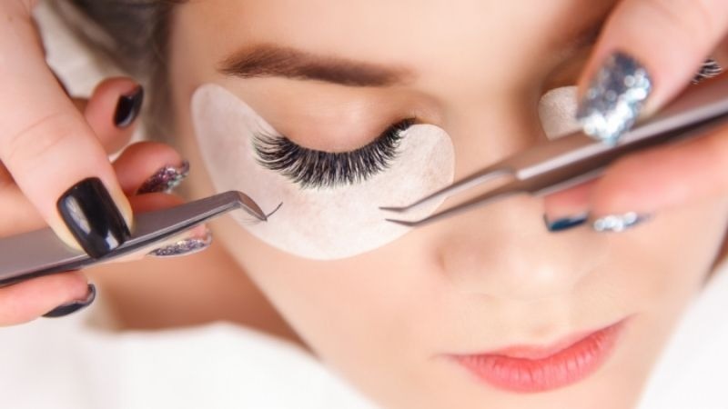 standardverfahren-der-wimpernverlängerung-im-salon-2