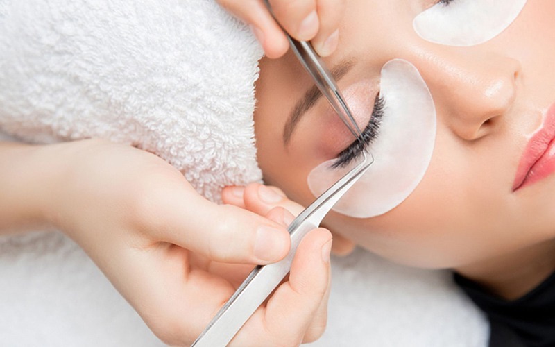 standardverfahren-der-wimpernverlängerung-im-salon-3