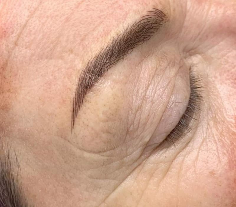 pflegeanleitung-für-microblading-augenbrauen-2