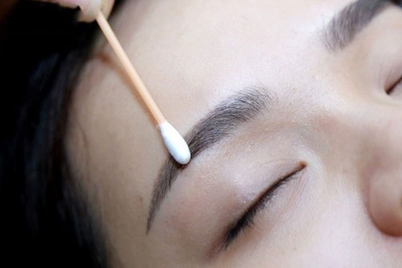 pflegeanleitung-für-microblading-augenbrauen-3